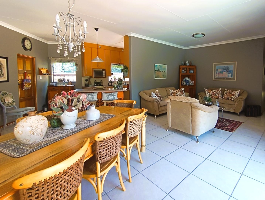 5 Bedroom Property for Sale in Langenhovenpark Free State